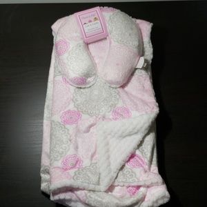 SOLD- NEW Blanket Set - Pink